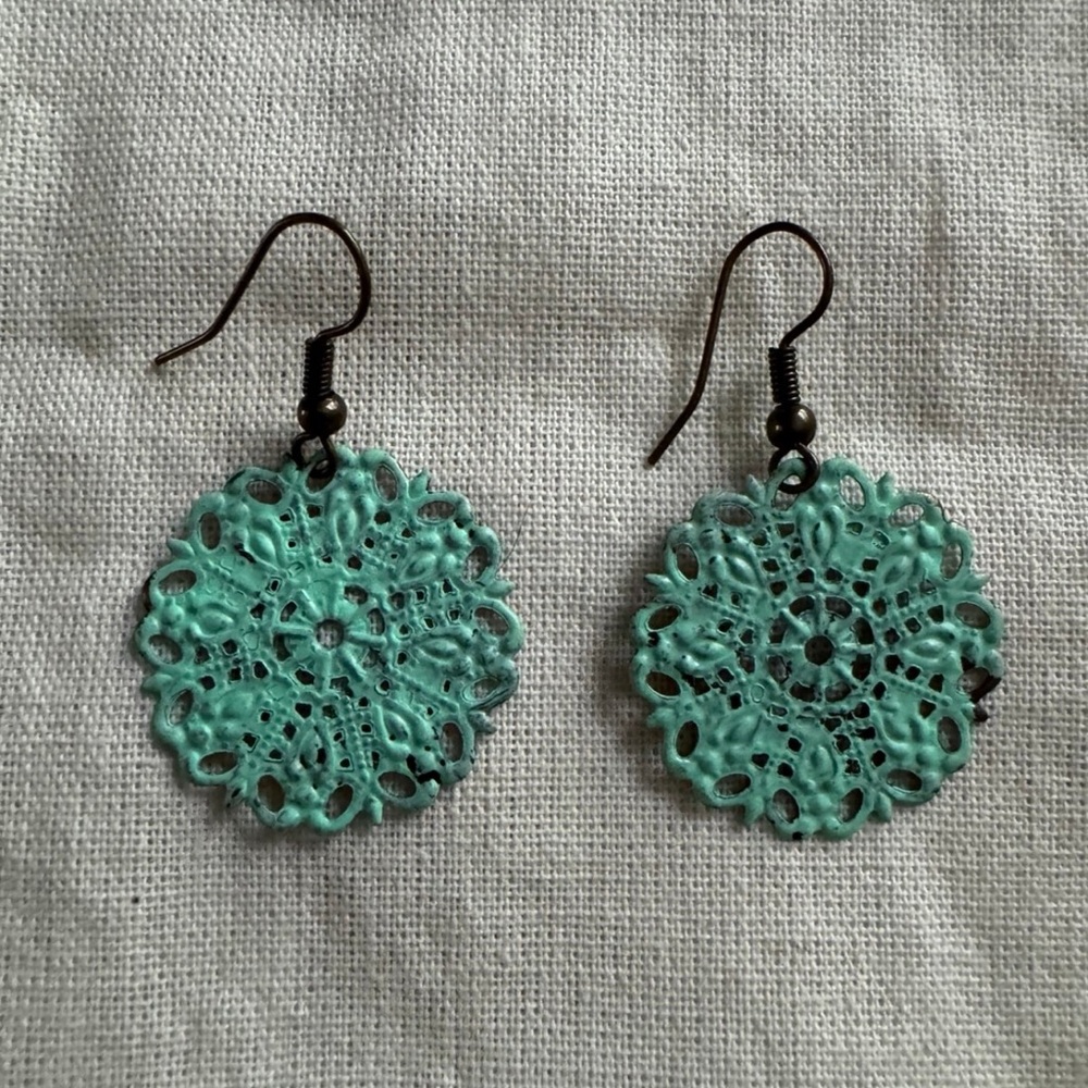 Elegant Green Metal Lace Earrings